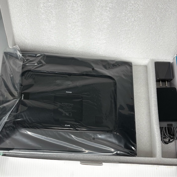 Skylight Model 100DA Frame 10 inch Touchscreen Wi-Fi Picture Frame, New-Open Box - Picture 6 of 12